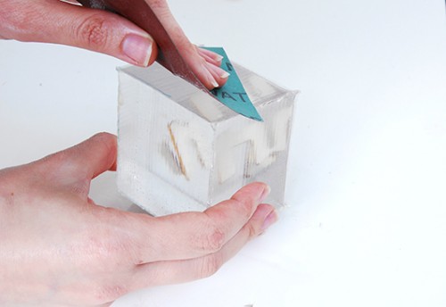 שלב 6: משייפים את הקובייה | צילום: דילה באירמוב