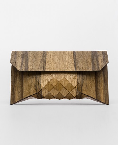 קלאץ' מעץ של איתמר מנדלוביץ ואורלי טסלר | צילום: יותם פרום