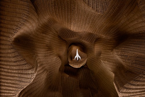 הפרשנות של האחים קמפנה לבקבוק הבושם, הוצגה בשבוע העיצוב במילאנו