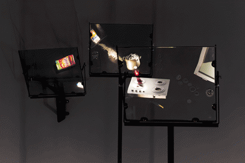 תמר הרפז  מתוך התערוכה Kitchen Sink Drama"", 2014, המרכז לאמנות עכשווית (CCA), תל אביב  באדיבות האמנית וגלריה זומר, תל אביב  צילום: אלעד שריג, עיבוד תמונה: גלית אלוני