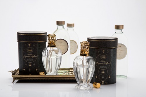 מפיצי ריח של המותג Sabon. צילום: דן לב