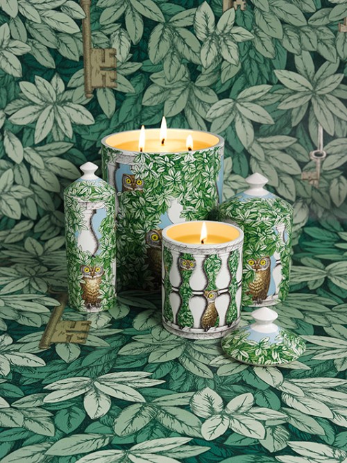 1. בקולקציית &quot;סוד הגן הנעלם&quot; של פורנסטי, מפיצי הריח עשויים קרמיקה מעוטרת במוטיבים אמנותיים המלווים את המותג משנות ה-50 בפרשנות מודרנית