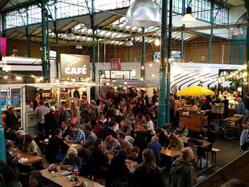 בימי חמישי אחר הצהריים שוק מרקטהאלה עובר הסבה לשוק של אוכל רחוב | צילום: שרון בן דוד