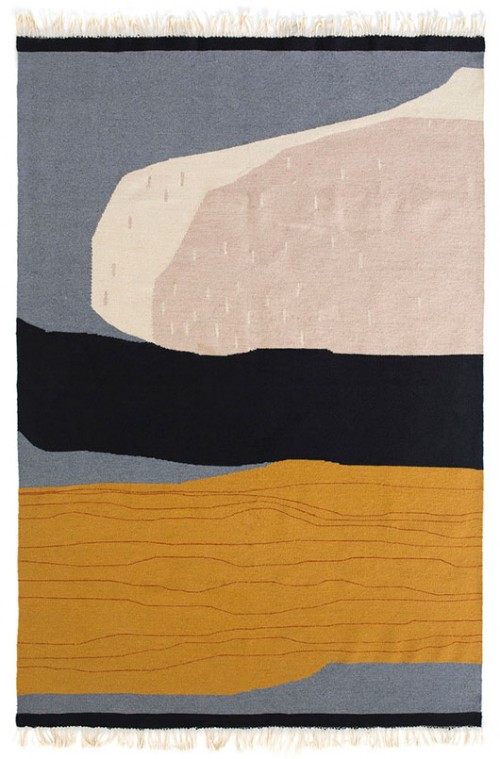 כיסויי מיטה, שטיחים, כריות. אריגת קילים בחסות Kobeiagi Kilims | צילום: יח"צ