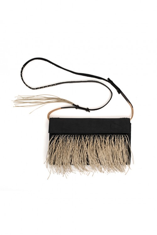 תיק עם פרנזים מעוצבים מחוט שעווה של מירב אוחיון | צילום: יח"צ 