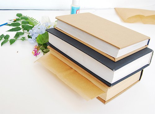 שלב 3: מייצרים מערום ספרים | צילום: דילה באירמוב 