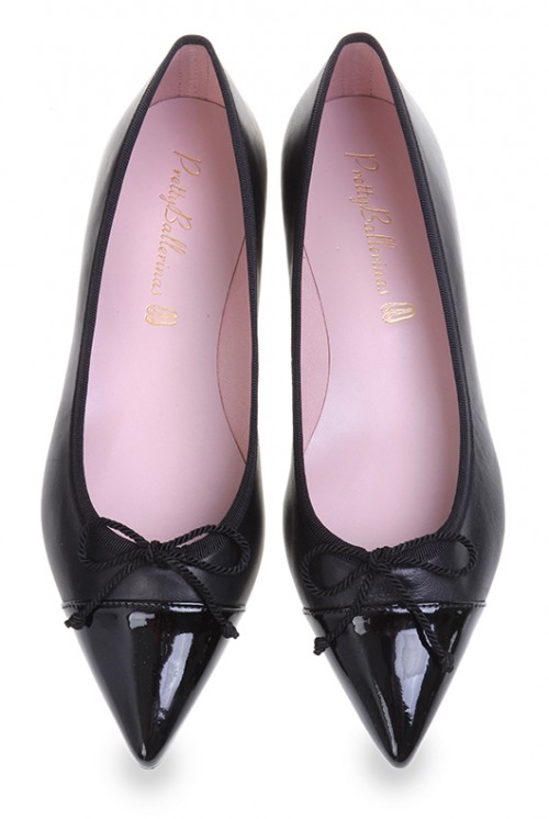 נעליים של פריטי בלרינס | צילום: ניר יפה 