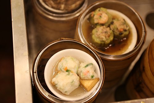 דים סאם במסעדת גרנד הרמוני פאלאס. צילום: איריס ביליה