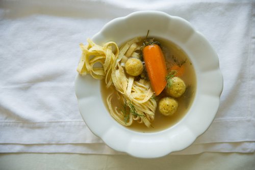 מרק עוף פולני-וייטנאמי | צילום: זוהר רון