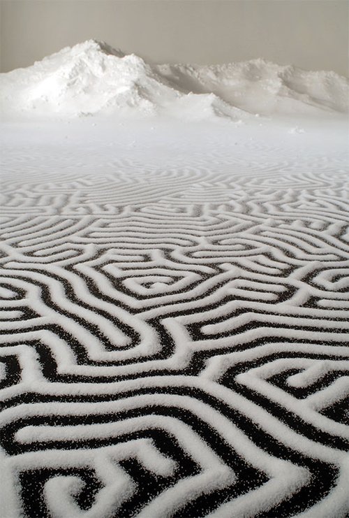 Motoi Yamamoto "מבוך", 2012, מלח, 4X12 מטרים  באדיבות Bellevue Arts Museum, ארה"ב. © Motoi Yamamoto