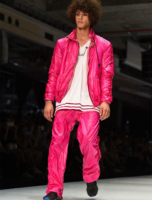 מתוך תצוגת האופנה של שנקר, שבוע האופנה גינדי תל אביב 2015 | צילום: שי פרנקו