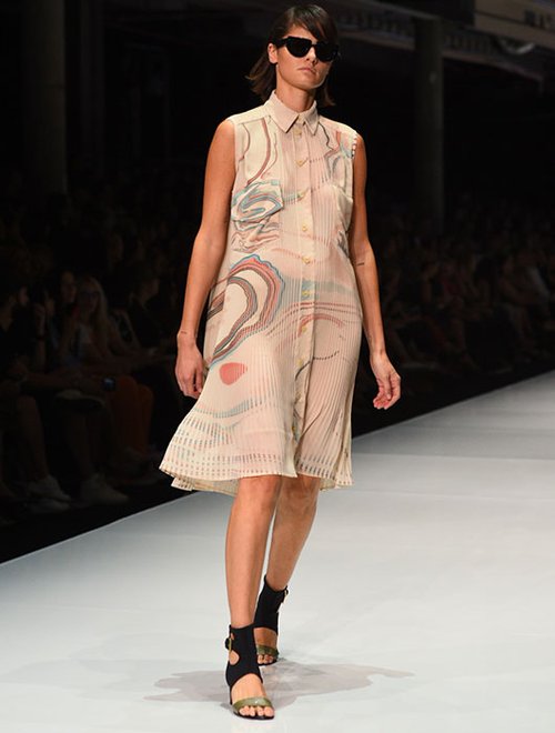 מתוך תצוגת סאמפל, שבוע האופנה גינדי תל אביב 2015 | צילום: שי פרנקו