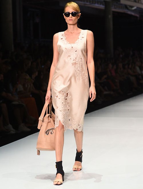 מתוך תצוגת סאמפל, שבוע האופנה גינדי תל אביב 2015 | צילום: שי פרנקו