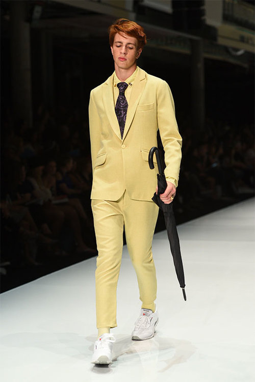 מתוך תצוגת האופנה נובוריש דוג של מעוז דהאן, שבוע האופנה גינדי תל אביב 2015 | צילום: שי פרנקו