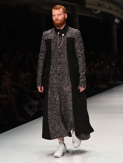 מתוך תצוגת האופנה נובוריש דוג של מעוז דהאן, שבוע האופנה גינדי תל אביב 2015 | צילום: שי פרנקו