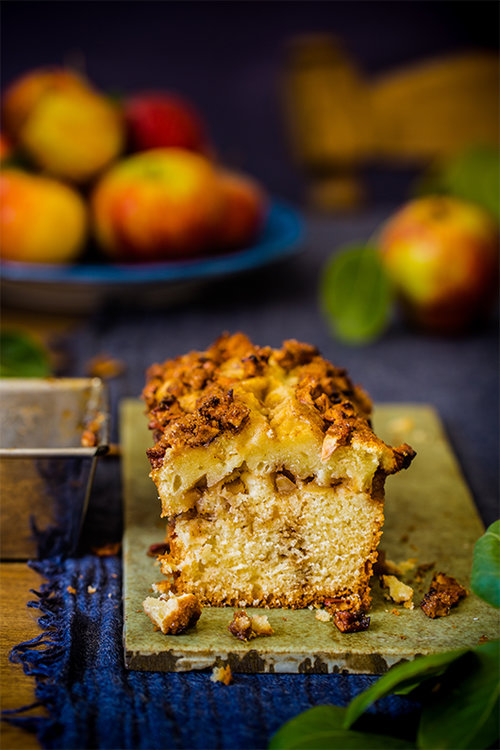 לחם תפוחים עם יוגורט ושמן זית | צילום: זהר רון | סטיילינג: עמית פרבר