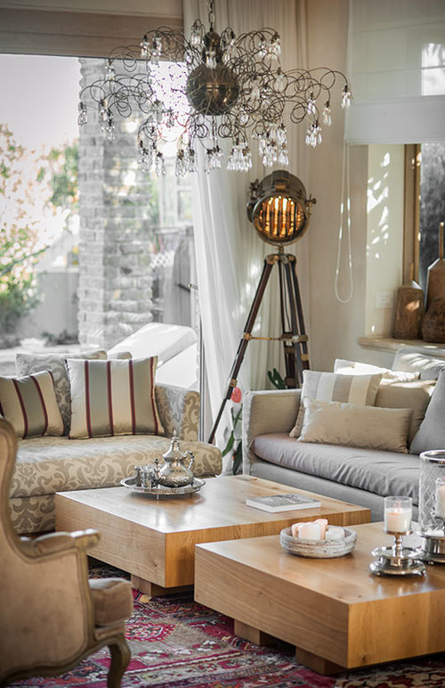 הרבה טקסטיל: וילונות וכריות בעיצוב הפנים | צילום: גלעד רדט