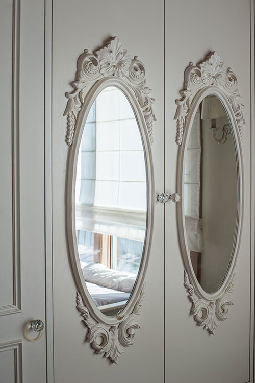 פיתוחים בסגנון איטלקי ששולבו בנגרות משלימים את האווירה | צילום: גלעד רדט