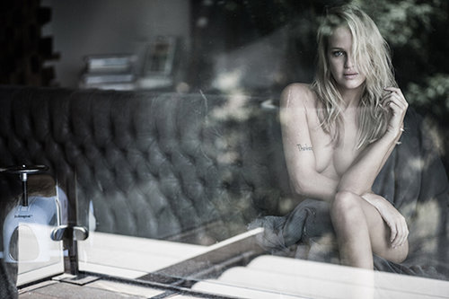 פישביין: "לאיתי יש עין מאוד חדה, שרואה כל זיוף. הצילום שלו מלא בהשראה מעבודתו כשחקן. הוא כיוון אותי להכנס למצב כמו שהוא נכנס לדמות. עד שהוא לא האמין במאה אחוז שאני שם, הוא לא ויתר" | צילום: איתי תורג'מן