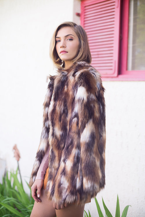 "התפקיד של הגבר זה לפרנס. זה חלק מהעניין. אני לא אגיד לו 'ששב בבית, אני אביא את הכסף הזה'" ג'ני צ'רוואני | צילום: אלה אוזן | מעיל: זארה