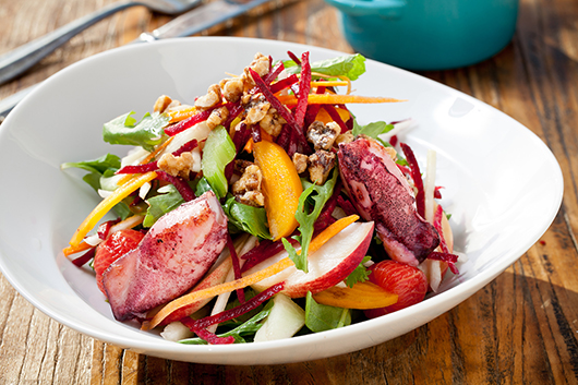 סלט קלמרי סגול על הפלנצה. מסעדת קסיס | צילום: בועז לביא