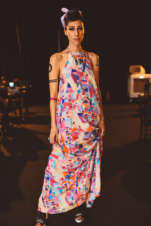 ומחליפה כמה אאוטפיטים ביום | צילום: שי פרנקו