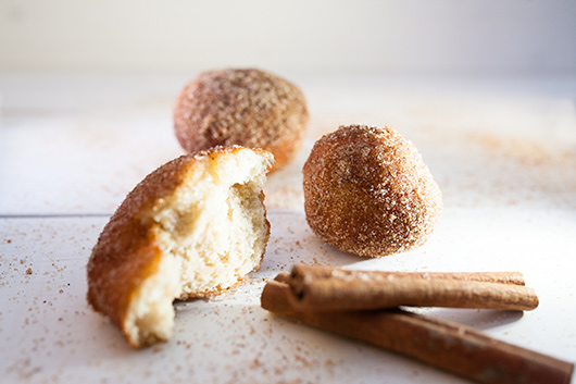 סופגניות בריאות עם קמח כוסמין מלא 100% | צילום: מנחם גרייבסקי