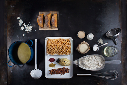 מרק חמציץ עם קטאייף חצילים | צילום: אנטולי מיכאלו | סטיילינג: עידית יצקן