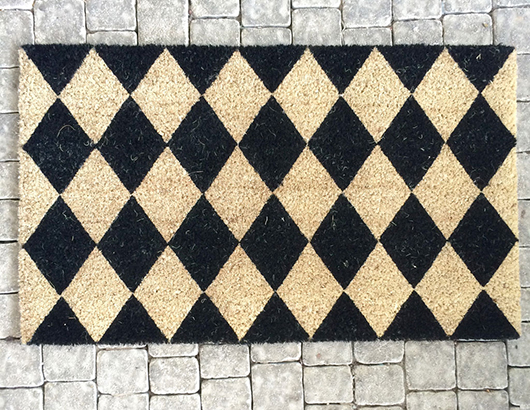 שטיחון מעוינים ב-119 ש"ח. להשיג בעד עיצובים | צילום: יח"צ