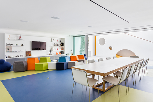 בית משחקים הפרוש על פני שלושה מפלסים ו-247 מ"ר | צילום: Pascail Semerdjian Arquitetos