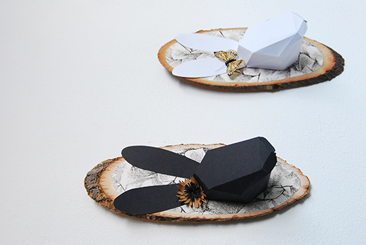 רעיון לאמץ: אפשר לגוון בטקסטורות ובאביזרי קישוט, למשל להדפיס את השרטוט על נייר מדוגם או להוסיף סרטים ואביזרי אופנה צבעוניים | צילום: דילה באירמוה