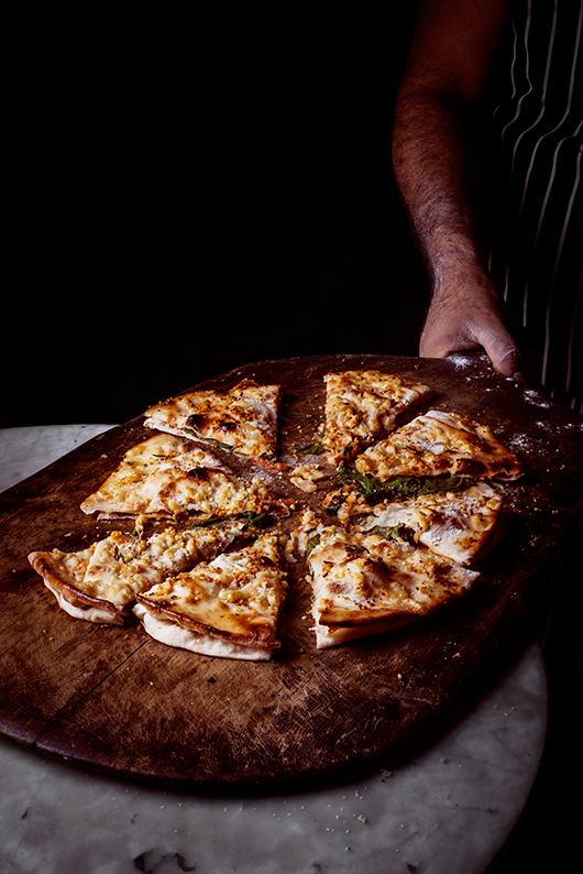 פיצה סיציליאנית | צילום: בן יוסטר | סטיילינג: קרן ברק