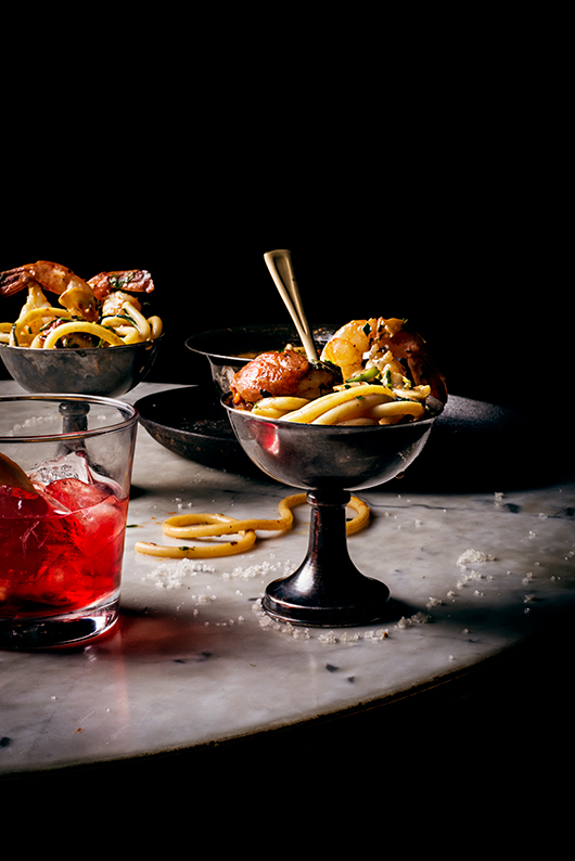 לינגוויני חריף עם שרימפס קריסטל וקוקטייל אפרטיבו | צילום: בן יוסטר | סטיילינג: קרן ברק