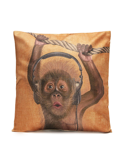 כריות נוי של המותגים Wraptious/ Dustless Soul Creation במחיר 101 שקלים | צילום: יח"צ