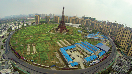 מגדל אייפל בהנגג'ואו. ההעתק הסיני מתנשא לגובה של 108 מטר | צילום: GettyImages