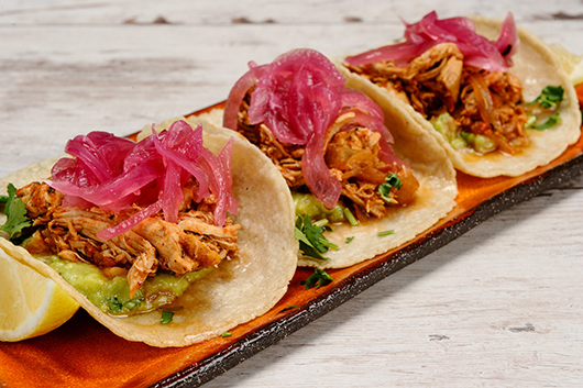 מקסיקנה חוגגת עשור | צילום: רלי לב ויוהנס פלטן