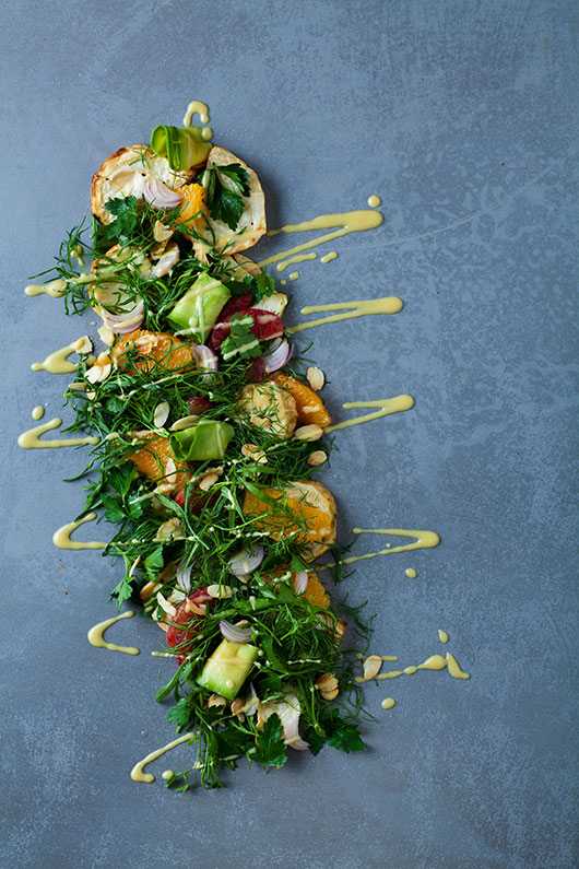 סלט סלרי אפוי עם עשבי תיבול, תפוזים ואבוקדו | צילום: בועז לביא | סטיילינג: ענת לבל