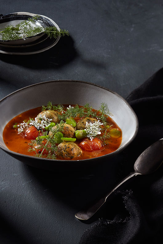 גונדי שרימפס במרק דגים ארומטי | צילום: אנטולי מיכאלו | סטיילינג: אינה גוטמן