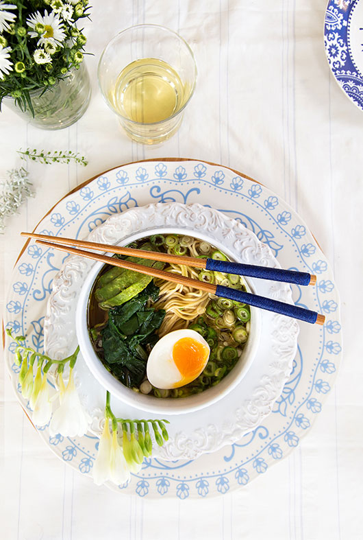 מרק סובה שויו של שף דן גרשונוביץ | צילום: שרית גופן | סטיילינג: נעה קנריק