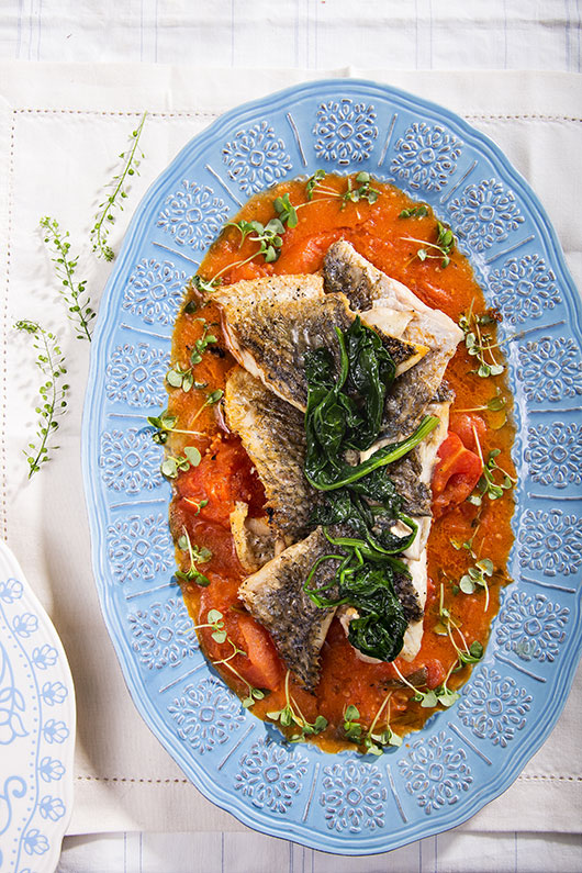 פילה מוסר ים בחמאת עגבניות של שף ינאי ארז | צילום: שרית גופן | סטיילינג: נעה קנריק