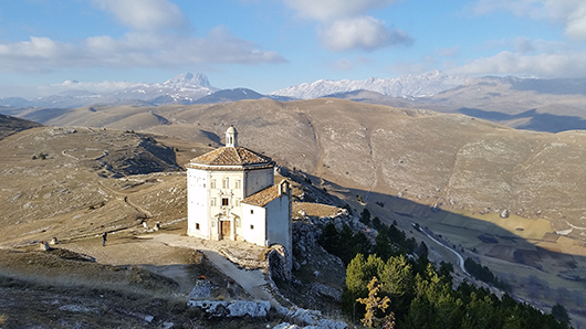 כנסיית סנטה מריה דלה פייטה הנשקפת מהמצודה. צילום: שרון בן דוד