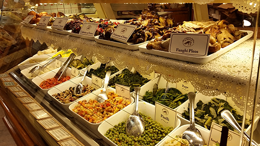 מעדניית אלה קיטרה ענתיקה בפסקארה. צילום: שרון בן דוד