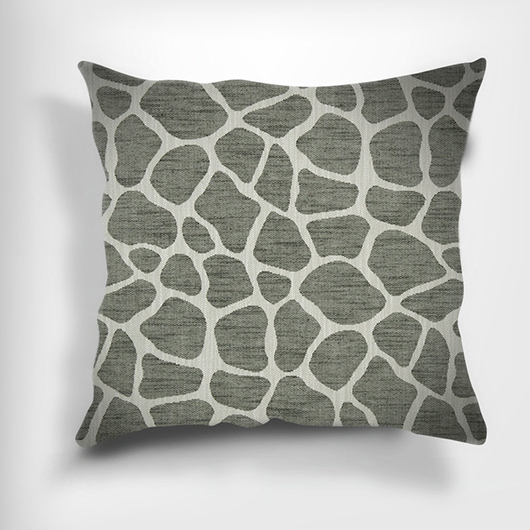 כרית נוי של המותג Whitney J Decor ב-353 שקלים. להשיג ב־etsy | צילום: יח"צ