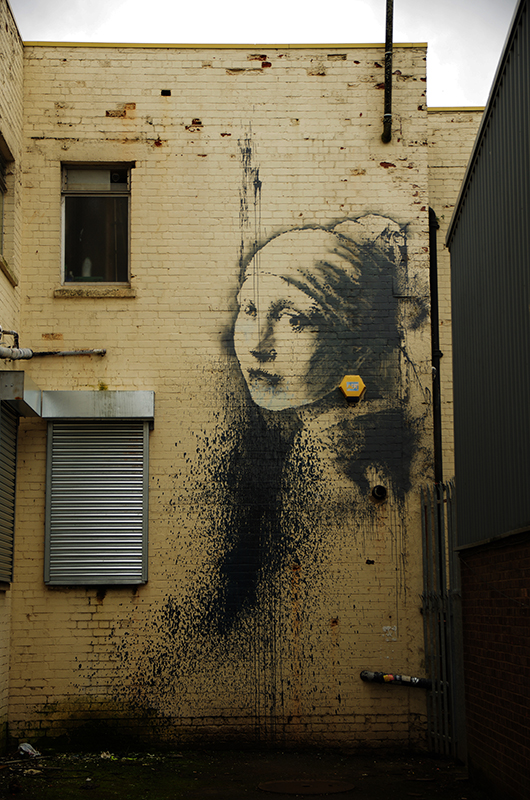 הנערה עם עור התוף המנוקב, ורמיר גרסת בנקסי. צילום: שאול אדר