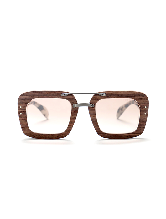 משקפי שמש של פראדה | צילום: אבי ולדמן