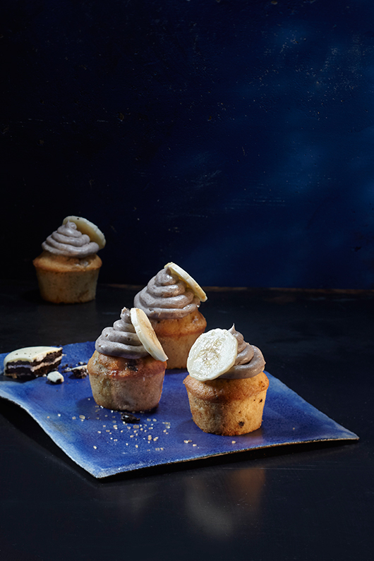 מאפינס בננה ואוראו בציפוי קרם גבינת שמנת ואוראו | צילום: אנטולי מיכאלו