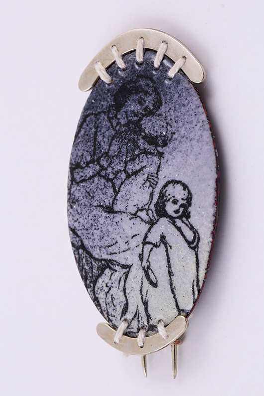 תכשיט מתערוכת "אמייל כאן ועכשיו" בשנקר | צילום: אחיקם בן יוסף