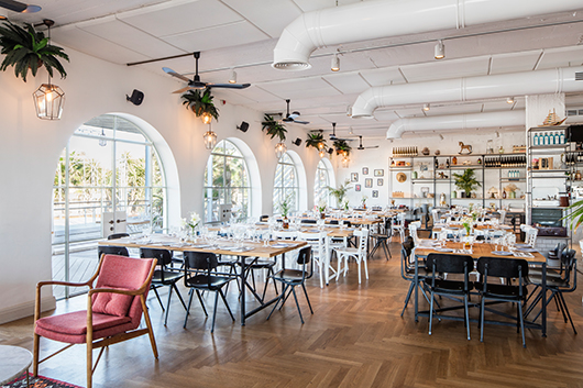 הקשתות התוו את הקונספט הים תיכוני ומאפשרות לנוף ולאור טבעי לחדור פנימה | צילום: אביעד בר-נס