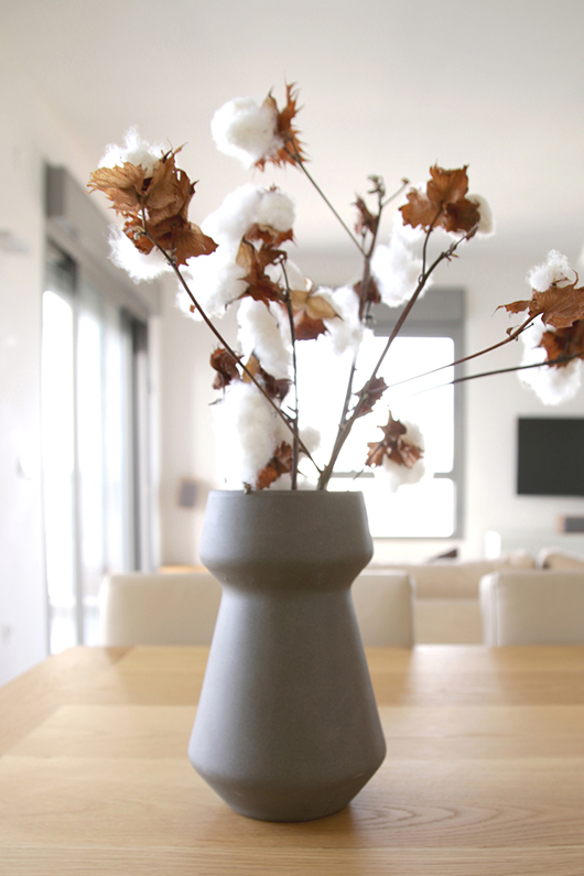 ואזה מקרמיקה ובזלת | צילום: ליאור גולסד