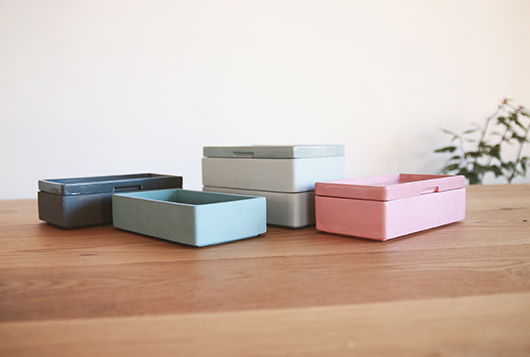 קופסאות בהשראת תעשיית הקרמיקה הארץ-ישראלית | צילום: עודד גולסד